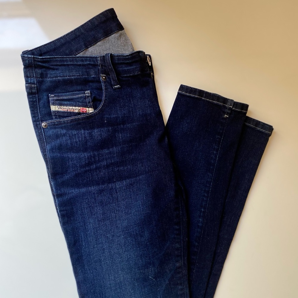Diesel Grupee Super Slim-Skinny Low Waist Jeans